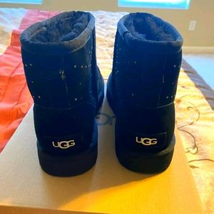 UGGS